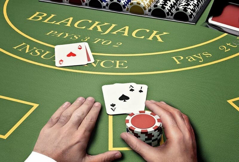 Xì dách PQ88: Trải nghiệm game bài Hoàng Gia gay cấn 3 ván bài blackjack đổi thưởng